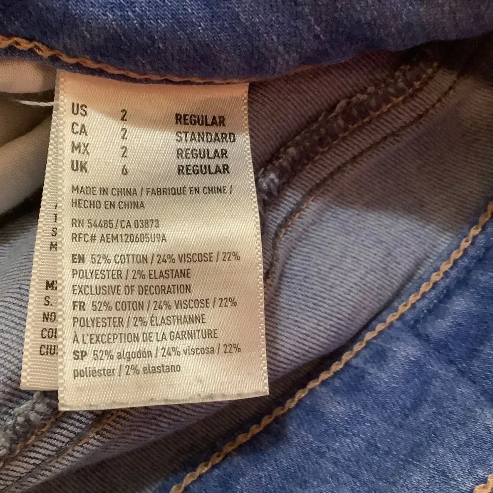 American Eagle super super stretch jegging size 2 US regular light wash denim